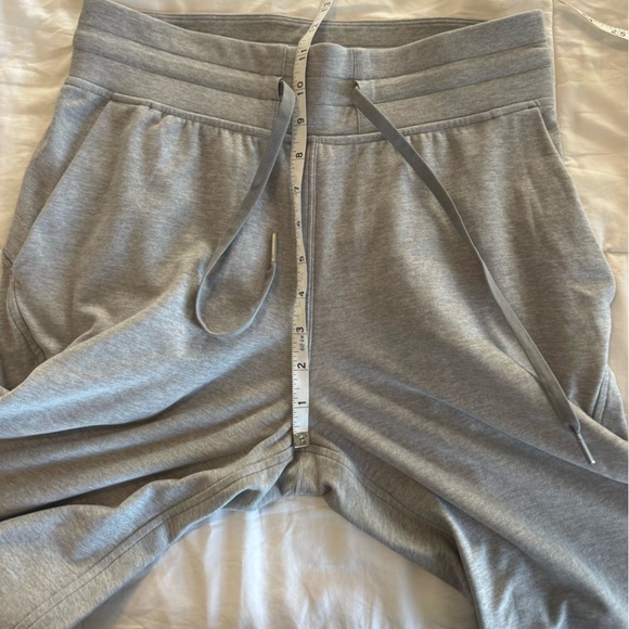 Lululemon Ready to Rulu High-Rise Jogger in
Heathered Raceway Grey - Picture 7 of 9